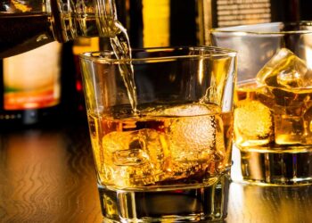 ವಿಟ್ಲ: ಮನೆಯಲ್ಲಿ ಅಕ್ರಮ ಮದ್ಯ ಮಾರಾಟ: ವಿಟ್ಲ ಪೊಲೀಸರಿಂದ ದಾಳಿ;ಆರೋಪಿ ಮತ್ತು ಮದ್ಯ ವಶಕ್ಕೆ