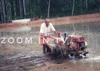 ಸುಪ್ರೀಂಕೋರ್ಟ್​ನಲ್ಲಿ ವಾದಕ್ಕೂ ಸೈ.. ಗದ್ದೆ ಕೆಲಸಕ್ಕೂ ಜೈ: ಲುಂಗಿ ತೊಟ್ಟು ಕೆಸರಿಗಿಳಿದ ಇವರ್ಯಾರು ಗೊತ್ತೇ..?