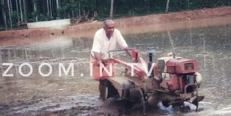 ಸುಪ್ರೀಂಕೋರ್ಟ್ನಲ್ಲಿ ವಾದಕ್ಕೂ ಸೈ.. ಗದ್ದೆ ಕೆಲಸಕ್ಕೂ ಜೈ: ಲುಂಗಿ ತೊಟ್ಟು ಕೆಸರಿಗಿಳಿದ ಇವರ್ಯಾರು ಗೊತ್ತೇ..?