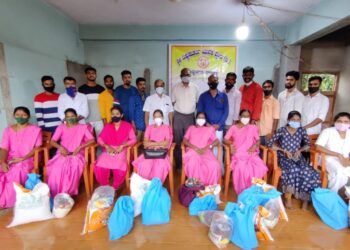 ವಿಟ್ಲ : ಶ್ರೀ ವಿಷ್ಣುಮೂರ್ತಿ ಯುವಕವೃಂದ (ರಿ) ವಿಷ್ಣುನಗರ ಕುಂಡಡ್ಕ ಇದರ ವತಿಯಿಂದ ಆಶಾಕಾರ್ಯಕರ್ತೆಯರಿಗೆ ಅಗತ್ಯ ವಸ್ತುಗಳ ಕಿಟ್ ವಿತರಣೆ