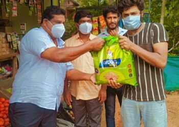 ತುರ್ತು ಸೇವೆಯ ನಡುವೆಯೂ ಕೋವಿಡ್ ಸಂಕಷ್ಟಕ್ಕೆ ಒಳಗಾದವರ ಹಸಿವು ನೀಗಿಸುತ್ತಿರುವ ಆಂಬ್ಯುಲೆನ್ಸ್   ಚಾಲಕ “ದಯಾನಂದ್”