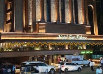 ಮಂಗಳೂರು : ಸಾಯಿ ಪ್ಯಾಲೇಸ್ ಲಾಡ್ಜ್ ನಲ್ಲಿ ಅನ್ಯಕೋಮಿನ ಯುವಕರ ಜೊತೆ ಹಿಂದೂ ಯುವತಿಯರು:;  ಹಿಂದೂ ಜಾಗರಣ ವೇದಿಕೆಯ ಮಾಹಿತಿ ಮೇರೆಗೆ ಬಂದರು ಪೋಲಿಸರಿಂದ ದಾಳಿ