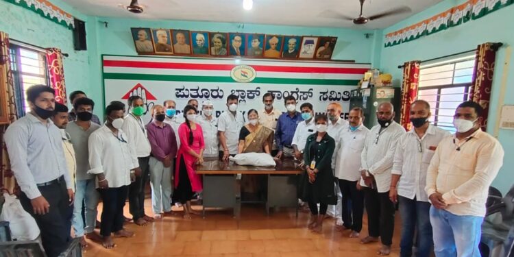 ಪುತ್ತೂರು : ಪತ್ರಿಕೋದ್ಯಮ ವಲಯದ ಫ್ರಂಟ್ ಲೈನ್ ವಾರಿಯರ್ಸ್ ಗೆ ಪುತ್ತೂರು ಬ್ಲಾಕ್ ಕಾಂಗ್ರೆಸ್ ಸಮಿತಿ ವತಿಯಿಂದ ಕಿಟ್ ವಿತರಣೆ