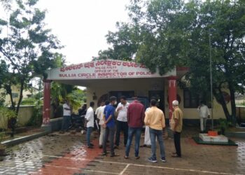 ಸುಳ್ಯ: ದೈವಸ್ಥಾನದ ಆವರಣದಲ್ಲಿ ಕ್ರಿಕೆಟ್ ಆಟಕ್ಕೆ ಆಕ್ಷೇಪ ಪ್ರಕರಣ; ಪೊಲೀಸರಿಂದ ನಾಲ್ಕೂ ಕಡೆಯವರನ್ನು ಕರೆಸಿ ವಿಚಾರಣೆ:; ನಿಂದನೆಗಾಗಿ ಕ್ಷಮೆಯಾಚಿಸಿದ ಪ್ರವೀಣ್ ಕುಮಾರ್