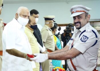 ದಕ್ಷಿಣ ಕನ್ನಡ ಜಿಲ್ಲಾ ಗೃಹರಕ್ಷಕದಳದ ಅಧಿಕಾರಿ ಡಾ.ಮುರಲೀ ಮೋಹನ್ ಚೂಂತಾರುರವರಿಗೆ ಮುಖ್ಯ ಮಂತ್ರಿ ಚಿನ್ನದ ಪದಕ