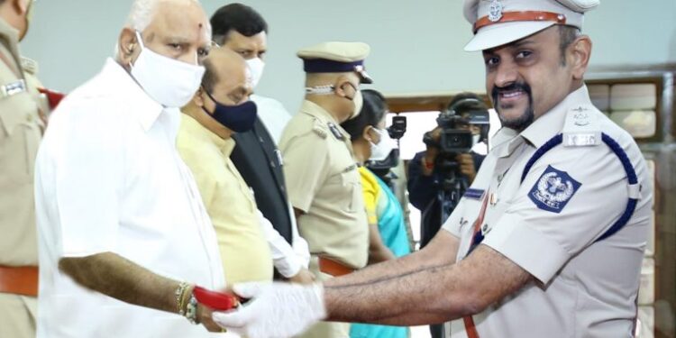 ದಕ್ಷಿಣ ಕನ್ನಡ ಜಿಲ್ಲಾ ಗೃಹರಕ್ಷಕದಳದ ಅಧಿಕಾರಿ ಡಾ.ಮುರಲೀ ಮೋಹನ್ ಚೂಂತಾರುರವರಿಗೆ ಮುಖ್ಯ ಮಂತ್ರಿ ಚಿನ್ನದ ಪದಕ