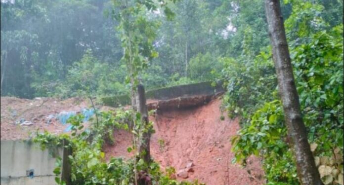 ಚಾರ್ಮಾಡಿ ಘಾಟಿಯಲ್ಲಿ ಭೂಕುಸಿತ:; ಜು.23 ರಿಂದ ರಾತ್ರಿ ವಾಹನ ಸಂಚಾರ ನಿಷೇಧ- ಹಗಲು ಹೊತ್ತು ಲಘು ವಾಹನ ಗಳಿಗೆ ಮಾತ್ರ ಅವಕಾಶ