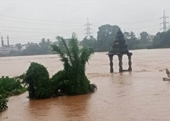 ಮಲೆನಾಡಿನಲ್ಲಿ ಜಲದಿಗ್ಭಂಧನ:;ಅಪಾಯದ ಮಟ್ಟ ತಲುಪಿದ ನದಿಗಳು