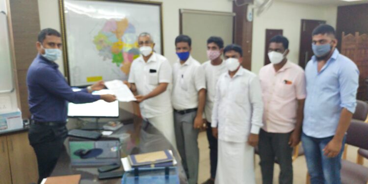 ರಾಮಕುಂಜ ಚೆಕ್ ಪೋಸ್ಟ್ ಬಳಿ ಶೆಡ್ ಧ್ವಂಸ ಮಾಡಿದವರ ಮೇಲೆ ಕೇಸ್ ದಾಖಲಿಸಿ ಕಠಿಣ ಕ್ರಮ ಕೈಗೊಳ್ಳುವಂತೆ ಹಿಂ.ಜಾ.ವೇ ಕಡಬ ತಾಲೂಕು ವತಿಯಿಂದ ಜಿಲ್ಲಾ ಪೋಲಿಸ್ ವರಿಷ್ಠಾಧಿಕಾರಿಯವರಿಗೆ ದೂರು