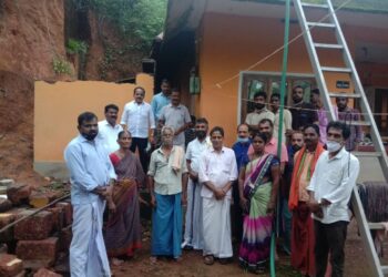 ಪಾಣಾಜೆ : ಮಳೆಯ ಕಾರಣದಿಂದಾಗಿ ಮನೆ ಅರ್ಧ ಭಾಗ ಕುಸಿತ:; ಮನೆ ಮರು ನಿರ್ಮಾಣ ಮಾಡಿಕೊಡುವುದಾಗಿ ಭರವಸೆ ನೀಡಿದ ಅಶೋಕ್ ರೈ ಕೋಡಿಂಬಾಡಿ