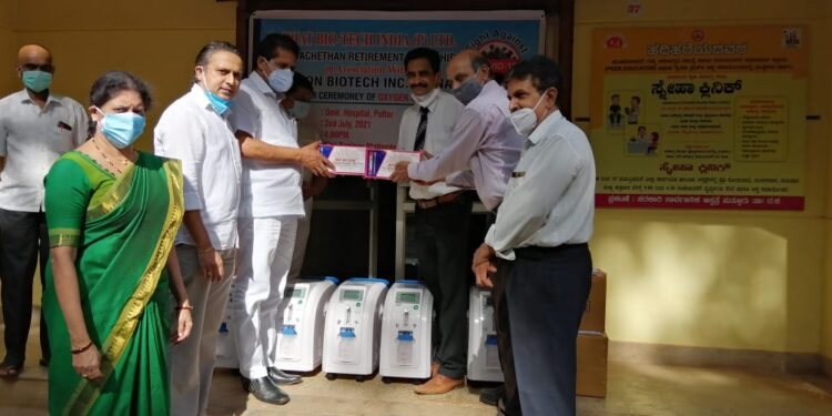 ಪುತ್ತೂರು : ಸರಕಾರಿ ಆಸ್ಪತ್ರೆಗೆ ಭಟ್ ಬಯೋಟೆಕ್ನ ಡಾ. ಶ್ಯಾಮ್ ಭಟ್ ಅವರಿಂದ ಲಕ್ಷಾಂತರ ಮೌಲ್ಯದ ಆಕ್ಸಿಜನ್ ಕಾನ್ಸೆಂಟ್ರೇಟರ್ ಕೊಡುಗೆ