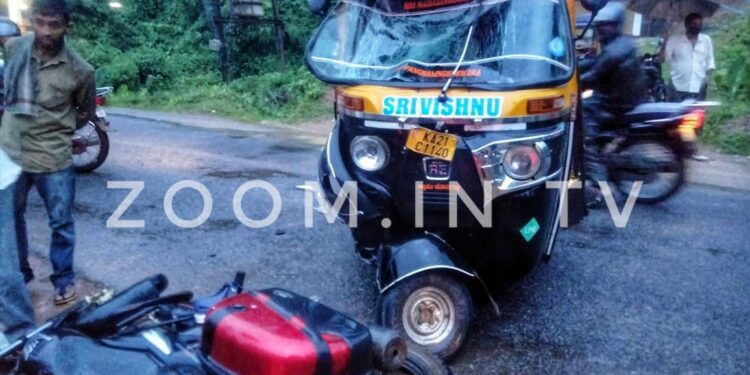 ಈಶ್ವರಮಂಗಲ: ಆಟೋ ರಿಕ್ಷಾ ಮತ್ತು ಬೈಕ್ ನಡುವೆ ಅಪಘಾತ :; ಬೈಕ್ ಸವಾರನಿಗೆ ಗಂಭೀರ ಗಾಯ