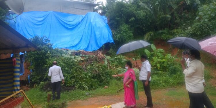 ಬನ್ನೂರು : ಮಳೆಗೆ ಹಾನಿಗೀಡಾದ ಪ್ರದೇಶಕ್ಕೆ ಶಕುಂತಲಾ ಶೆಟ್ಟಿ ಭೇಟಿ ನೀಡಿ ಪರಿಶೀಲನೆ