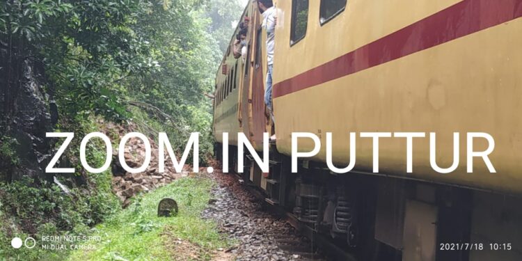 ವೀರಮಂಗಲ: ರೈಲ್ವೇ ಹಳಿಗೆ ಧರೆ ಕುಸಿತ ,ರೈಲು ಸಂಚಾರ ಸ್ಥಗಿತ ,ರೈಲಿನ ಗಾರ್ಡ್ ಗೆ ಹಾನಿ