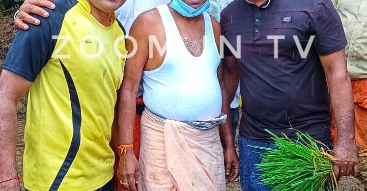 ಸವಣೂರು: ಅಂಬಾ ಬ್ರದರ್ಸ್ ವತಿಯಿಂದ ಹಡೀಲು ಬಿದ್ದ ಗದ್ದೆಯಲ್ಲಿ ಬೇಸಾಯ:; ರೈತನಂತೆ ಕೆಸರು ಗದ್ದೆಗಿಳಿದು ನೇಜಿ ನಾಟಿ ಮಾಡಿದ ಸಚಿವ ‘ಎಸ್.ಅಂಗಾರ’