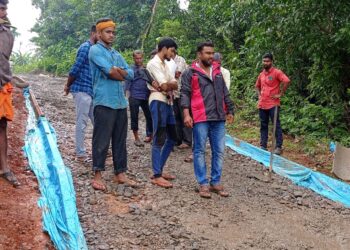 ಕೆಯ್ಯೂರು: ಕಟ್ಟತ್ತಾರು-ಗೋಳ್ತಿಲ ರಸ್ತೆ ಕಾಂಕ್ರಿಟೀಕರಣ, ಕಳಪೆ ಕಾಮಗಾರಿ ಆರೋಪ:; ಸ್ಥಳೀಯರಿಂದ ಕಾಮಗಾರಿ ತಡೆ, ಮಾತುಕತೆ ಬಳಿಕ ಕಾಮಗಾರಿ ಆರಂಭ