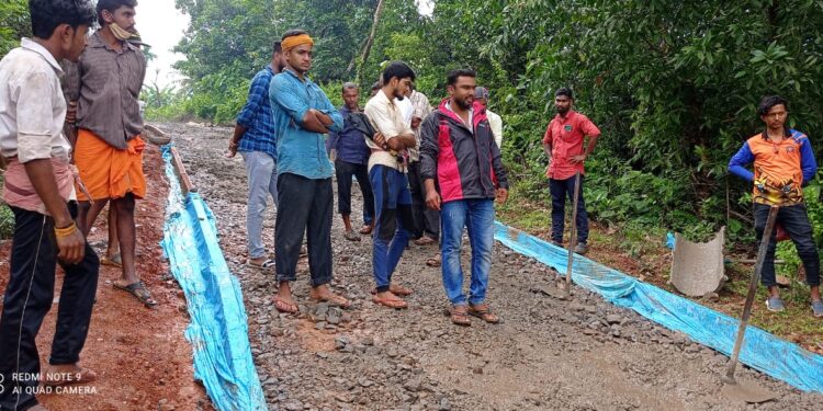 ಕೆಯ್ಯೂರು: ಕಟ್ಟತ್ತಾರು-ಗೋಳ್ತಿಲ ರಸ್ತೆ ಕಾಂಕ್ರಿಟೀಕರಣ, ಕಳಪೆ ಕಾಮಗಾರಿ ಆರೋಪ:; ಸ್ಥಳೀಯರಿಂದ ಕಾಮಗಾರಿ ತಡೆ, ಮಾತುಕತೆ ಬಳಿಕ ಕಾಮಗಾರಿ ಆರಂಭ