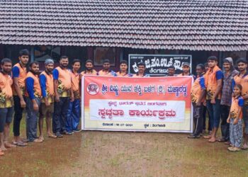 ತಿಂಗಳಾಡಿ:  ಶಾಲಾ ವಠಾರದಲ್ಲಿ ‘ಸ್ವಚ್ಛ ಭಾರತ್’ ಅಂಗವಾಗಿ ಶ್ರೀವಿಷ್ಣು ಯುವ ಶಕ್ತಿ ಬಳಗ(ರಿ) ಮಜ್ಜಾರಡ್ಕ ವತಿಯಿಂದ ಸ್ವಚ್ಚತಾ ಕಾರ್ಯಕ್ರಮ