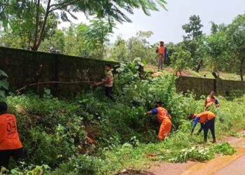 ಪುತ್ತೂರು: ತೆಗ್ಗು ಸರಕಾರಿ ಹಿರಿಯ ಪ್ರಾಥಮಿಕ ಶಾಲೆಯಲ್ಲಿ “ಸ್ವಚ್ಚ ಭಾರತ್” ಅಂಗವಾಗಿ ಸ್ವಚ್ಚತಾ ಕಾರ್ಯಕ್ರಮ