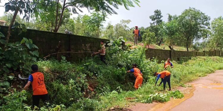 ಪುತ್ತೂರು: ತೆಗ್ಗು ಸರಕಾರಿ ಹಿರಿಯ ಪ್ರಾಥಮಿಕ ಶಾಲೆಯಲ್ಲಿ “ಸ್ವಚ್ಚ ಭಾರತ್” ಅಂಗವಾಗಿ ಸ್ವಚ್ಚತಾ ಕಾರ್ಯಕ್ರಮ