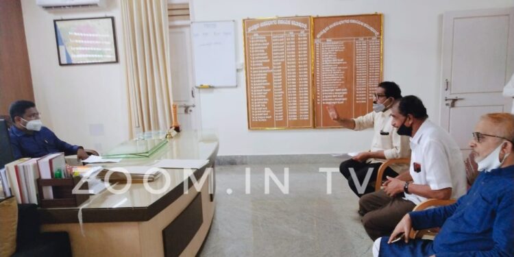 ಪುತ್ತೂರು: ದಲಿತರ ಮನೆ ಹಾಗೂ ಬೀದಿ ವ್ಯಾಪಾರಿಗಳ ಗೂಡಂಗಡಿ ತೆರವು ಗೊಳಿಸಿರುವ ಪ್ರಕರಣ: ಎಸಿ  ಜೊತೆ ಮಾತುಕತೆ ನಡೆಸಿದ ಬ್ಲಾಕ್ ಕಾಂಗ್ರೆಸ್ ನಿಯೋಗ