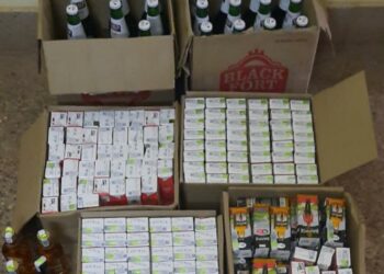 ಪುತ್ತೂರು : ಮನೆಯಲ್ಲಿ ಅಕ್ರಮ ಮದ್ಯ ಮಾರಾಟ:; ಇಬ್ಬರ ಬಂಧನ, ಮದ್ಯ ವಶ