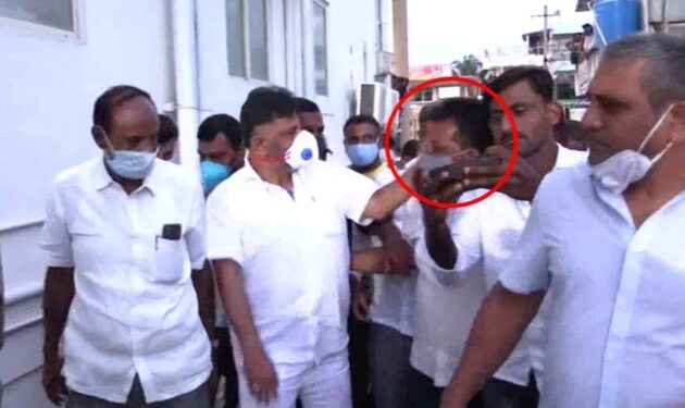 ಅವ್ರ ಅವನತಿಗೆ ಇವೆಲ್ಲಾ ದಿಕ್ಸೂಚಿ’ -ಡಿಕೆ ಶಿವಕುಮಾರ್ ​​ರಿಂದ ಏಟು ತಿಂದ ಉಮೇಶ್‌​ ಗರಂ..!