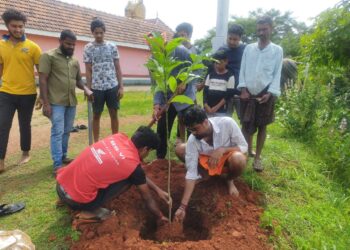 ಬಂಟ್ವಾಳ : ಆರ್.ಎಸ್.ಎಸ್ ಸ್ವಯಂಸೇವಕ ‘ಶರತ್ ಮಡಿವಾಳ’ ಸ್ಮರಣಾರ್ಥ ಮನೆಗೊಂದು ಸಸಿ ಸಂಕಲ್ಪದೊಂದಿಗೆ ಗಿಡ ನೆಡುವ ಅಭಿಯಾನ