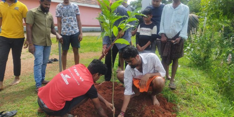 ಬಂಟ್ವಾಳ : ಆರ್.ಎಸ್.ಎಸ್ ಸ್ವಯಂಸೇವಕ ‘ಶರತ್ ಮಡಿವಾಳ’ ಸ್ಮರಣಾರ್ಥ ಮನೆಗೊಂದು ಸಸಿ ಸಂಕಲ್ಪದೊಂದಿಗೆ ಗಿಡ ನೆಡುವ ಅಭಿಯಾನ