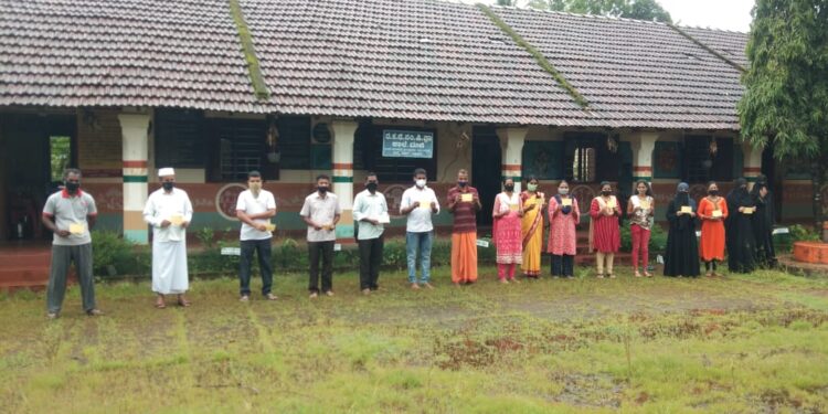 ಕಲ್ಲಡ್ಕ : ಶೀಘ್ರ ಶಾಲೆ ಆರಂಭಿಸುವಂತೆ ಆಗ್ರಹಿಸಿ ಪೋಸ್ಟ್ ಕಾರ್ಡ್ ಅಭಿಯಾನಕ್ಕೆ ಚಾಲನೆ