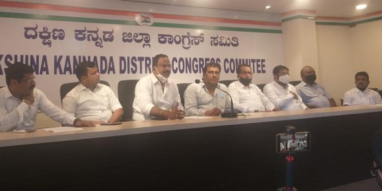 ಕರಾವಳಿಯ ಕೈಗಾರಿಕೆಗಳಲ್ಲಿ ಸ್ಥಳೀಯರಿಗೆ ಉದ್ಯೋಗ ನೀಡಲು ‘ಸರೋಜಿನಿ ಮಹಿಷಿ’ ವರದಿ ಜಾರಿಗೆ ತರಲು ಇಂಟಕ್ ಆಗ್ರಹ