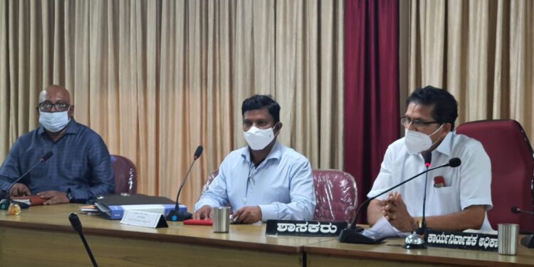 ಪುತ್ತೂರು: ಶಾಸಕರಿಂದ ಎಸ್.ಎಸ್.ಎಲ್.ಸಿ ಪರೀಕ್ಷಾ ತಯಾರಿ ಪೂರ್ವಭಾವಿ ಸಭೆ