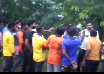 ಸುಳ್ಯ: ಕೊರಂಬಡ್ಕ ದೈವಸ್ಥಾನದ ವಠಾರದಲ್ಲಿ ಆಟವಾಡುತ್ತಿದ್ದ ಯುವಕರಿಗೆ ತರಾಟೆ..! ಆಟದ ವಿಷಯವಾಗಿ ದೈವಸ್ಥಾನದ ಆಡಳಿತ ಸಮಿತಿ ಮತ್ತು ಕೆಲ ಸದಸ್ಯರಲ್ಲಿ ಭಿನ್ನಾಭಿಪ್ರಾಯ ಸ್ಪೋಟ;:ಪೊಲೀಸ್ ಠಾಣೆಗೆ ದೂರು..