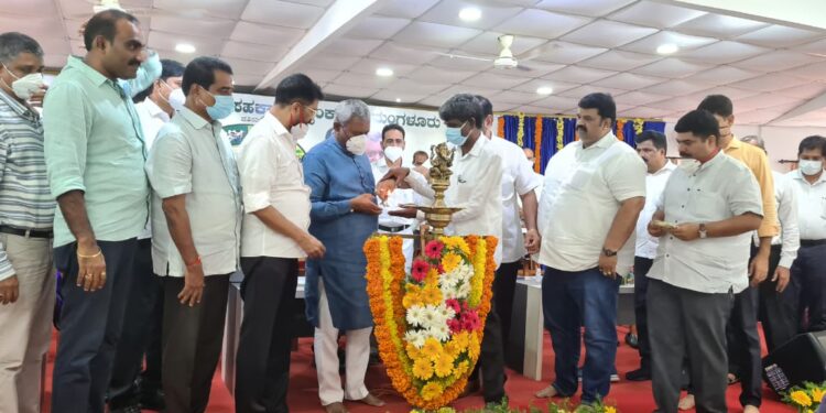 ಮಂಗಳೂರು: ರೈತ ಸ್ಪಂದನ ಕಾರ್ಯಕ್ರಮದಡಿ ವಿವಿಧ ಕೃಷಿ ಸಾಲ ಸೌಲಭ್ಯಗಳ ವಿತರಣಾ ಕಾರ್ಯಕ್ರಮಕ್ಕೆ ಚಾಲನೆ