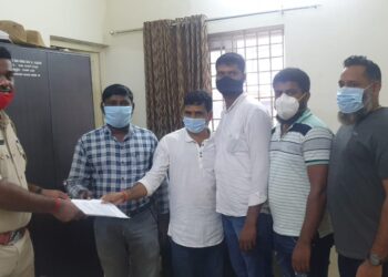 ಉಪ್ಪಿನಂಗಡಿ: ಅಕ್ರಮ ಗೋಸಾಗಾಣಿಕೆ, ಗೋಹತ್ಯೆ ತಡೆಯಲು ಕಾನೂನು ಕ್ರಮಕ್ಕೆ ಆಗ್ರಹಿಸಿ ಕಡಬ ಪ್ರಖಂಡ ವಿ.ಹಿಂ.ಪ ಬಜರಂಗದಳ ವತಿಯಿಂದ ಪೊಲೀಸ್ ಠಾಣೆಗೆ ಮನವಿ