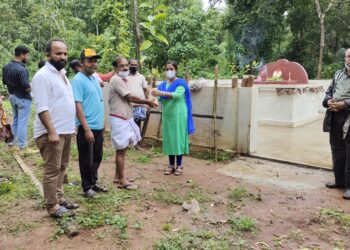 ಮುಂಡೂರು: ಕುಪ್ಪೆ ಪಂಜುರ್ಲಿ ಗುಳಿಗ ದೈವ ಸೇವಾ ಸಮಿತಿ ಹಾಗೂ ಹನುಮಾನ್ ಯುವ ವೇದಿಕೆ ಪಜಿಮಣ್ಣು ಇದರ ಜಂಟಿ ಆಶ್ರಯದಲ್ಲಿ ‘ವನಮಹೋತ್ಸವ’