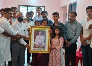 ಬಂಟ್ವಾಳ: ‘ಗುರುಬೆಳದಿಂಗಳು’ ಸಂಸ್ಥೆಯ ನೇತೃತ್ವದಲ್ಲಿ ದಾನಿಗಳ ಸಹಕಾರದೊಂದಿಗೆ ನಿರ್ಮಿಸಿದ ಮನೆ ಹಸ್ತಾಂತರ