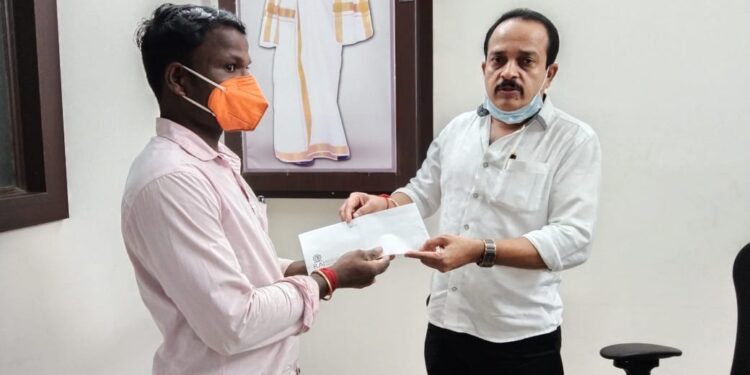 ಅನಾರೋಗ್ಯದಿಂದ ಬಳಲುತ್ತಿದ್ದ ಮಹಿಳೆಯ ಚಿಕಿತ್ಸೆಗೆ ಅಶೋಕ್ ಕುಮಾರ್ ರೈ ಕೋಡಿಂಬಾಡಿಯವರಿಂದ ಸಹಾಯಹಸ್ತ