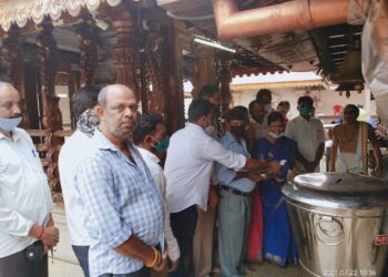 ಪುತ್ತೂರು: ಮಾಜಿ ಕೇಂದ್ರ ಸಚಿವ ಆಸ್ಕರ್ ಫೆರ್ನಾಂಡಿಸ್ ಶೀಘ್ರ ಗುಣಮುಖರಾಗಲು ಬ್ಲಾಕ್ ಕಾಂಗ್ರೆಸ್ ವತಿಯಿಂದ ಶ್ರೀ ಮಹಾಲಿಂಗೇಶ್ವರ ದೇವಸ್ಥಾನದಲ್ಲಿ ಪ್ರಾರ್ಥನೆ