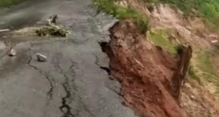 ಭಾರಿ ಮಳೆಯಿಂದಾಗಿ ಶಿರಾಡಿ ಘಾಟ್ ನಲ್ಲಿ ಹೆದ್ದಾರಿ ಕುಸಿತ:; ಸಂಚಾರ ಅಸ್ತವ್ಯಸ್ತ, ಘನವಾಹನ ಸಂಚಾರ ಸಂಪೂರ್ಣ ಬಂದ್