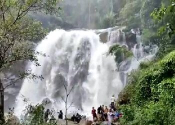 ಭಾರೀ ಮಳೆಗೆ ತುಂಬಿ ಹರಿಯುತ್ತಿರುವ ಶಿರ್ಲೆ ಫಾಲ್ಸ್:; ಫಾಲ್ಸ್ ನೋಡಲು ಬಂದ 6 ಮಂದಿ ಪ್ರವಾಸಿಗರು ನಾಪತ್ತೆ..!