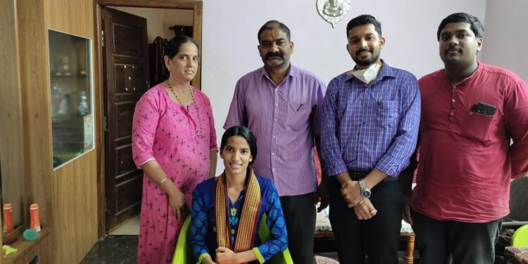 ಪುತ್ತೂರು: ವಿವೇಕಾನಂದ ಪದವಿಪೂರ್ವ ಕಾಲೇಜಿನ ವತಿಯಿಂದ ದ್ವಿತೀಯ ಪಿಯುಸಿ ಫಲಿತಾಂಶದಲ್ಲಿ ವಿಶೇಷ ಸಾಧನೆಗೈದ ವಿದ್ಯಾರ್ಥಿಗಳಿಗೆ ಸನ್ಮಾನ