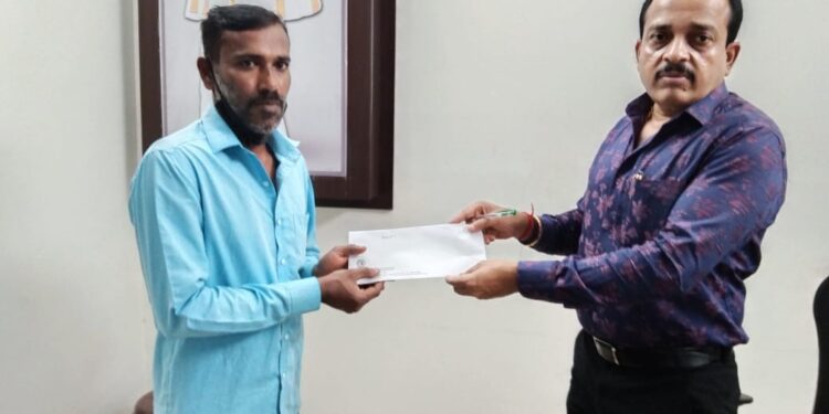 ಪುತ್ತೂರು: ಅಪಘಾತಕ್ಕೊಳಗಾದ ಮಹಿಳೆಯ ಚಿಕಿತ್ಸೆಗೆ ಸಹಾಯಹಸ್ತ ಚಾಚಿದ ಅಶೋಕ್  ರೈ ಕೋಡಿಂಬಾಡಿ