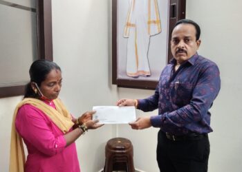 ಪುತ್ತೂರು: ಅನಾರೋಗ್ಯದಿಂದ ಬಳಲುತ್ತಿರುವ ಮಹಿಳೆಯ ಚಿಕಿತ್ಸೆಗೆ ಅಶೋಕ್ ರೈ ಕೋಡಿಂಬಾಡಿಯವರಿಂದ ಆರ್ಥಿಕ ನೆರವು