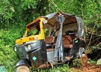 ಪೆರಿಯಪಾದೆ: ಆಟೋ ರಿಕ್ಷಾ ಪಲ್ಟಿ:; ಓರ್ವ ಸಾವು, ಇಬ್ಬರು ಗಂಭೀರ