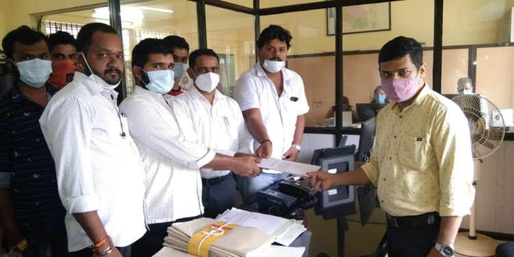 ಅಕ್ರಮ ಬಾಂಗ್ಲಾದೇಶಿ ಒಳನುಸುಳುಕೋರರು ಹಾಗೂ ರೋಹಿಂಗ್ಯಾರನ್ನು ರಾಜ್ಯ ಹಾಗೂ ದೇಶದಿಂದ ಹೊರಕಾಕಲು ಆಗ್ರಹಿಸಿ ವಿ.ಹಿಂ.ಪ. ಬಜರಂಗದಳ ಪುತ್ತೂರು ಪ್ರಖಂಡ ವತಿಯಿಂದ ಮನವಿ