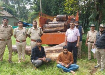 ಸಂಪಾಜೆ: ತರಕಾರಿ ಲಾರಿಯಲ್ಲಿ ಅಕ್ರಮ ಬೀಟೆ ಮರ ಸಾಗಾಟ: ಇಬ್ಬರ ಬಂಧನ