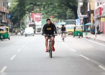 ಮಾಸ್ಕ್‌‌ ಇಲ್ಲದೇ ಸೈಕಲ್‌ ಸವಾರಿ ಮಾಡಿ ನೆಟ್ಟಿಗರ ಟೀಕೆಗೆ ಒಳಗಾದ ತೇಜಸ್ವಿ ಸೂರ್ಯ