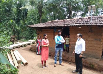 ಪುತ್ತೂರು: ಆರ್ಥಿಕ ಸಂಕಷ್ಟದಲ್ಲಿರುವ ಕುಟುಂಬದ ಮನೆ ನಿರ್ಮಾಣಕ್ಕೆ ಸಹಾಯಹಸ್ತ ಚಾಚಿದ ಅಶೋಕ್ ಕುಮಾರ್ ರೈ ಕೋಡಿಂಬಾಡಿ