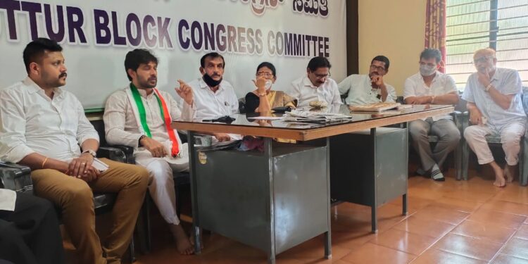 ಪುತ್ತೂರು: ಕೋವಿಡ್ ಕಾರಣದಿಂದಾಗಿ ಬ್ಲಾಕ್ ಕಾಂಗ್ರೆಸ್ ಸಮಾಲೋಚನಾ ಸಭೆ ರದ್ದು:; ಮುಖಂಡರಿಂದ ಪಕ್ಷ ಸಂಘಟಿಸುವ ಬಗ್ಗೆ ಚರ್ಚೆ